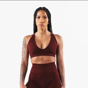 Alphalete Amplify Deep V Bra - Burgundy - M